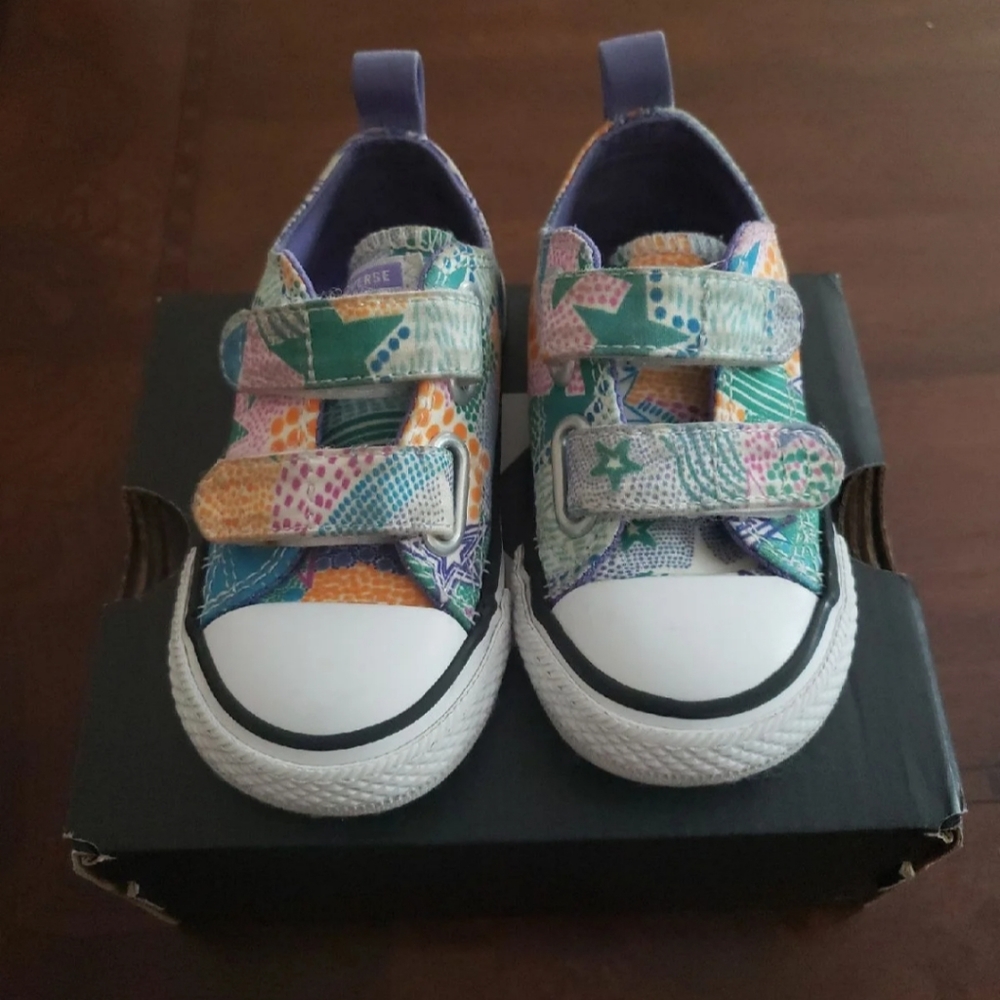 Converse - Picture 2 of 3